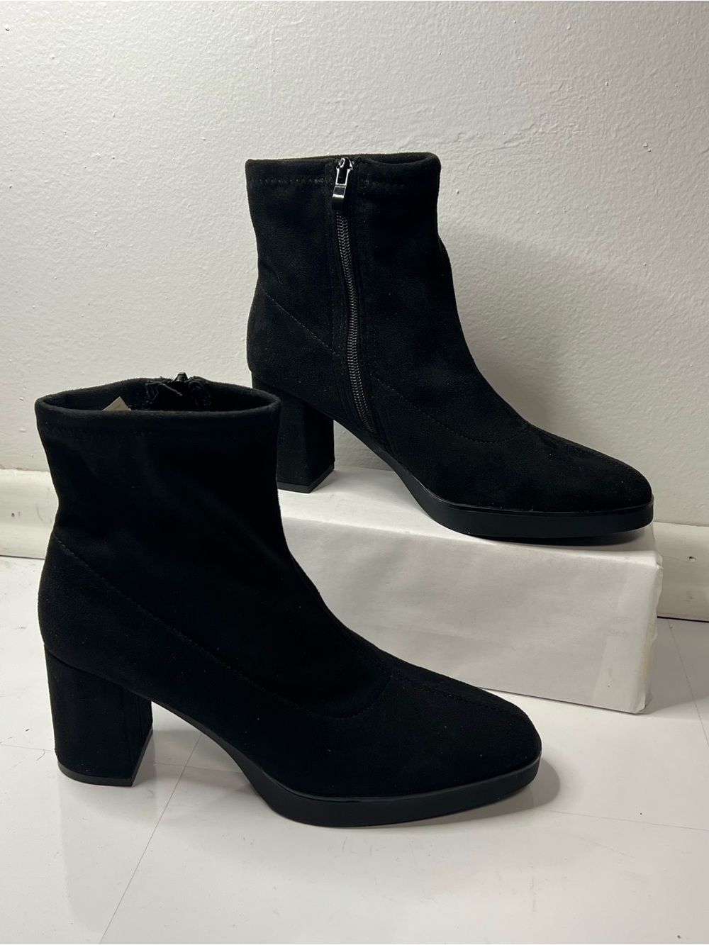 American Exchange Women's Black Suede Block Heel Ankle Boots Size 8 NEW